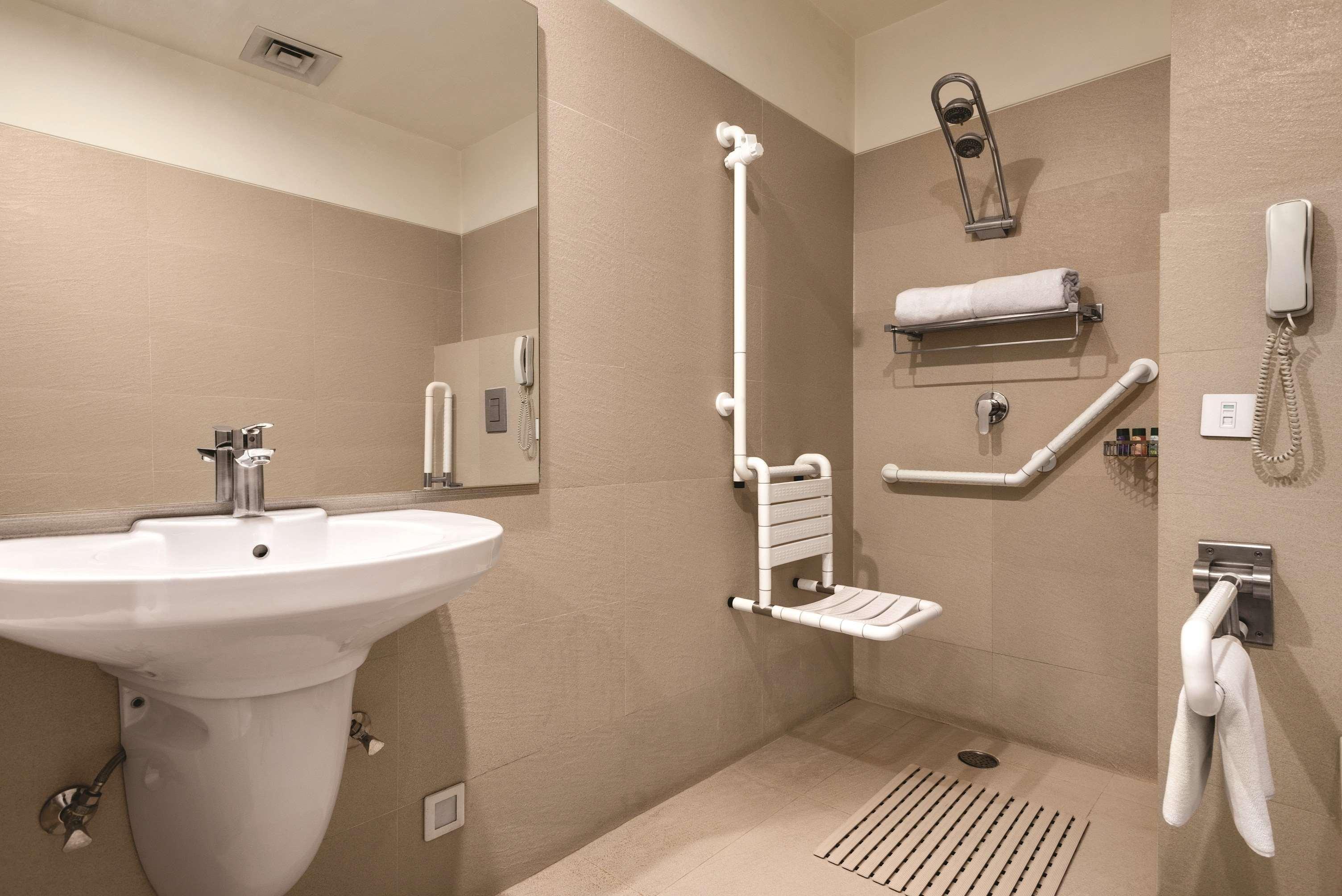 Ramada By Wyndham Jalandhar City Center المظهر الخارجي الصورة